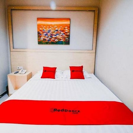 Reddoorz Plus Near Sultan Hasanuddin Airport Otel Makassar Dış mekan fotoğraf