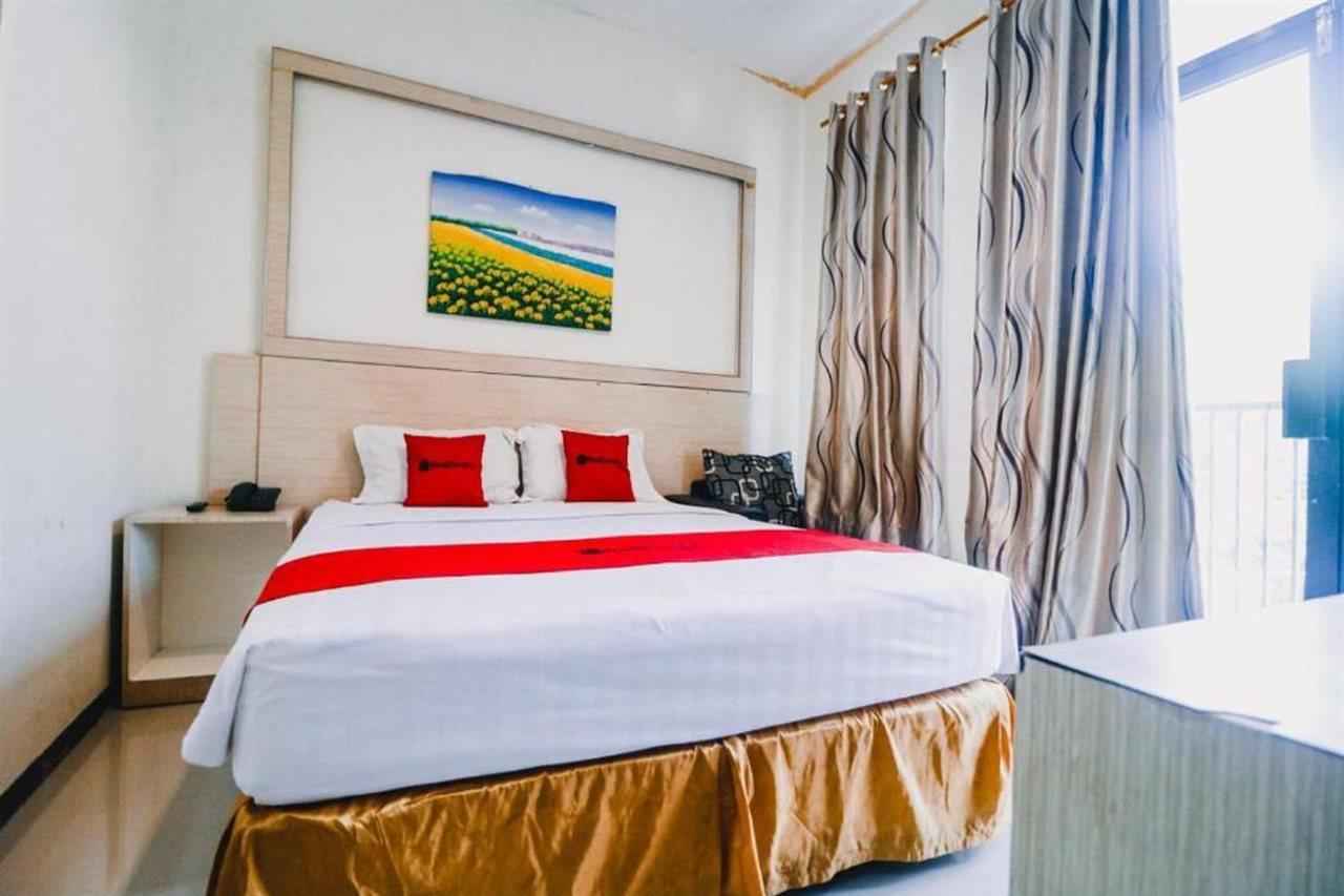 Reddoorz Plus Near Sultan Hasanuddin Airport Otel Makassar Dış mekan fotoğraf