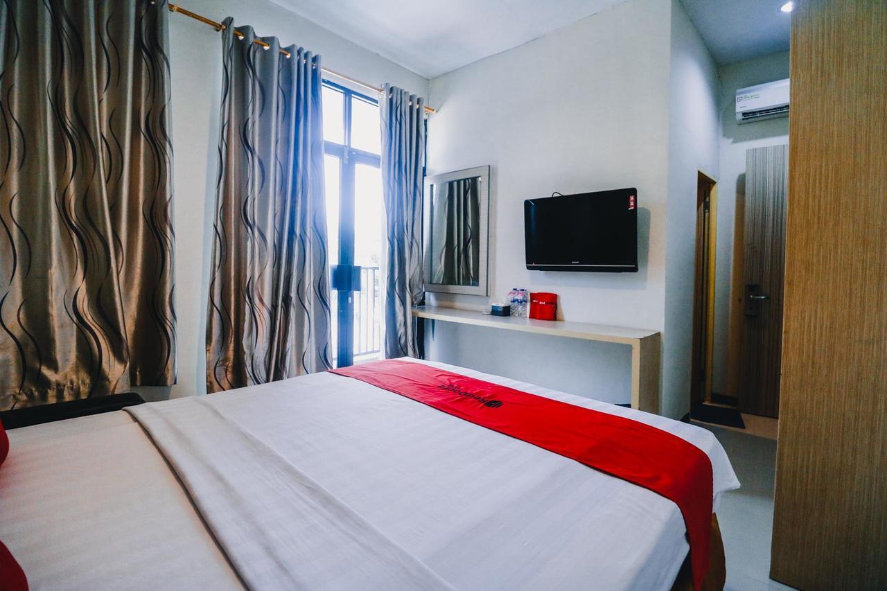 Reddoorz Plus Near Sultan Hasanuddin Airport Otel Makassar Dış mekan fotoğraf