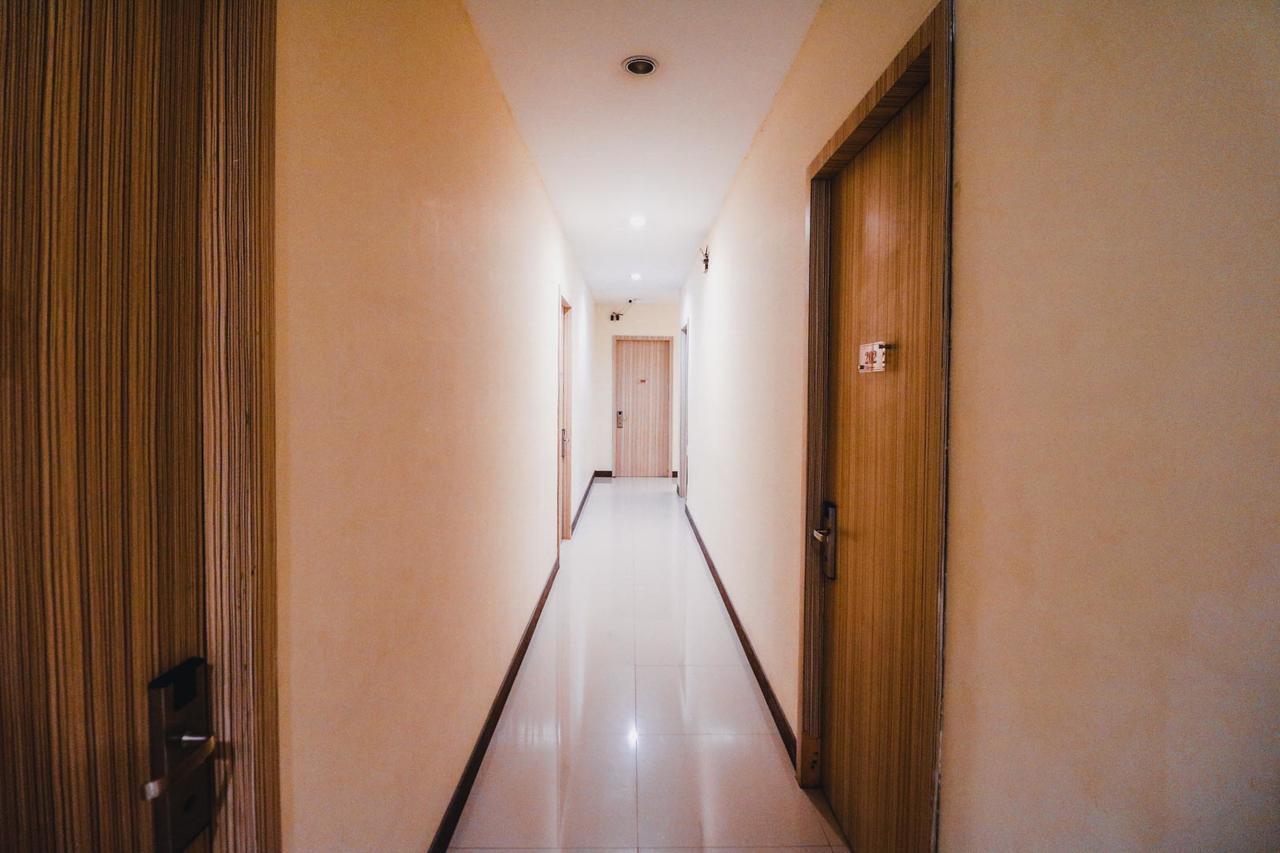 Reddoorz Plus Near Sultan Hasanuddin Airport Otel Makassar Dış mekan fotoğraf