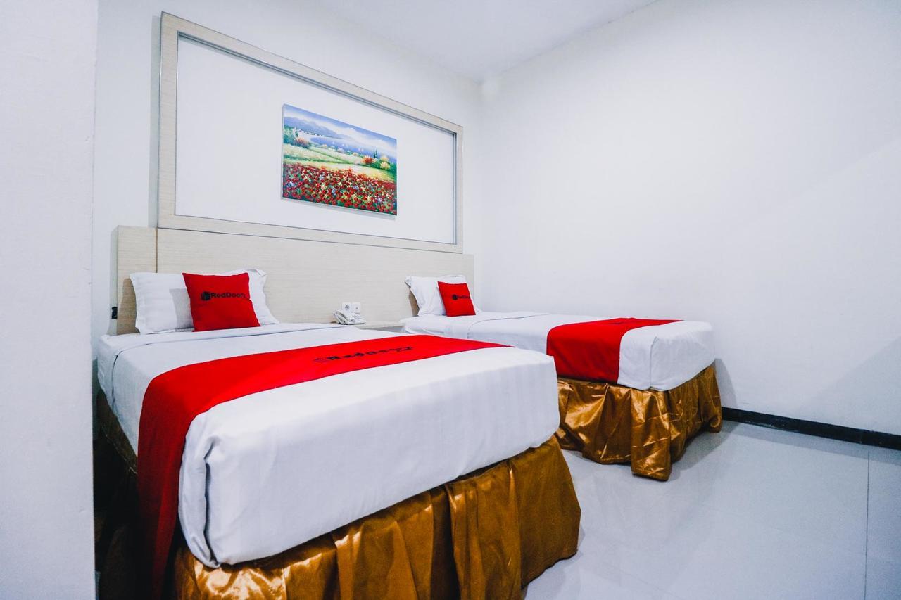 Reddoorz Plus Near Sultan Hasanuddin Airport Otel Makassar Dış mekan fotoğraf