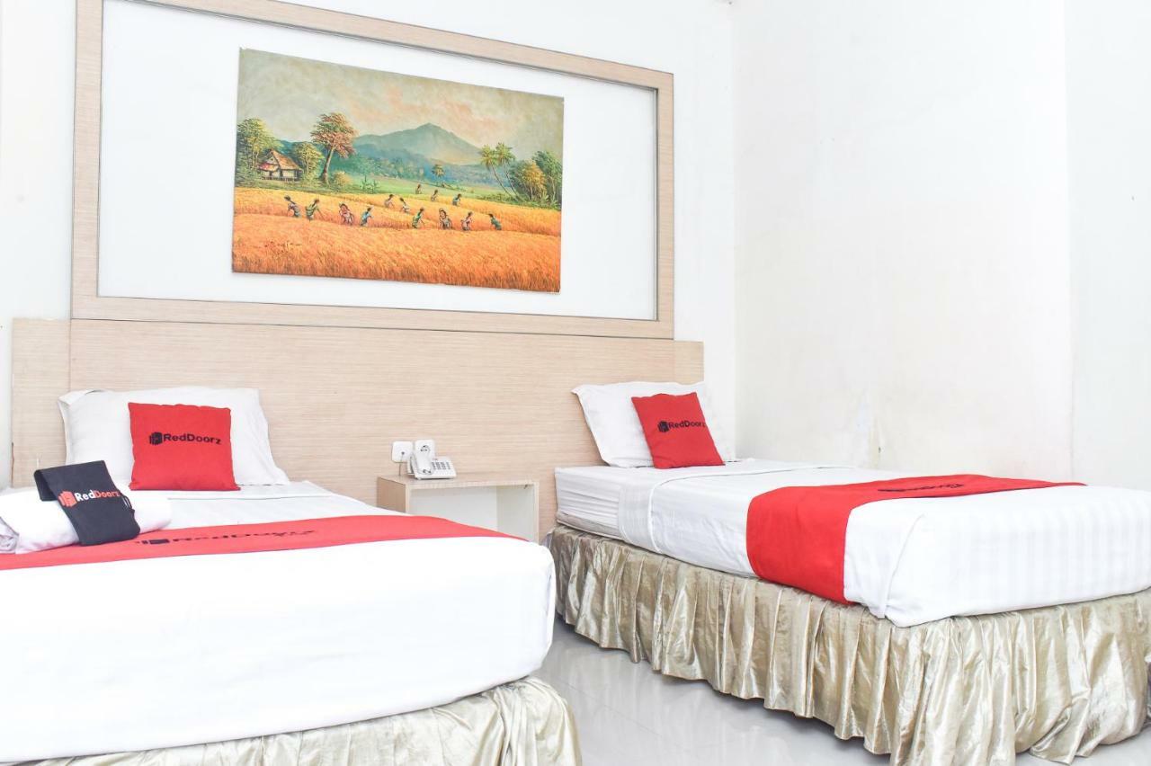 Reddoorz Plus Near Sultan Hasanuddin Airport Otel Makassar Dış mekan fotoğraf