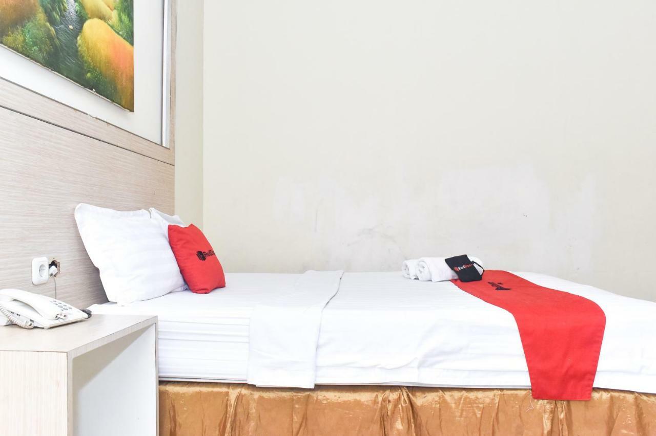 Reddoorz Plus Near Sultan Hasanuddin Airport Otel Makassar Dış mekan fotoğraf