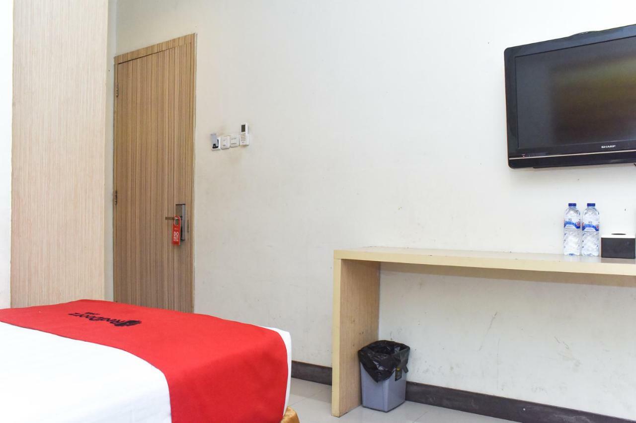 Reddoorz Plus Near Sultan Hasanuddin Airport Otel Makassar Dış mekan fotoğraf