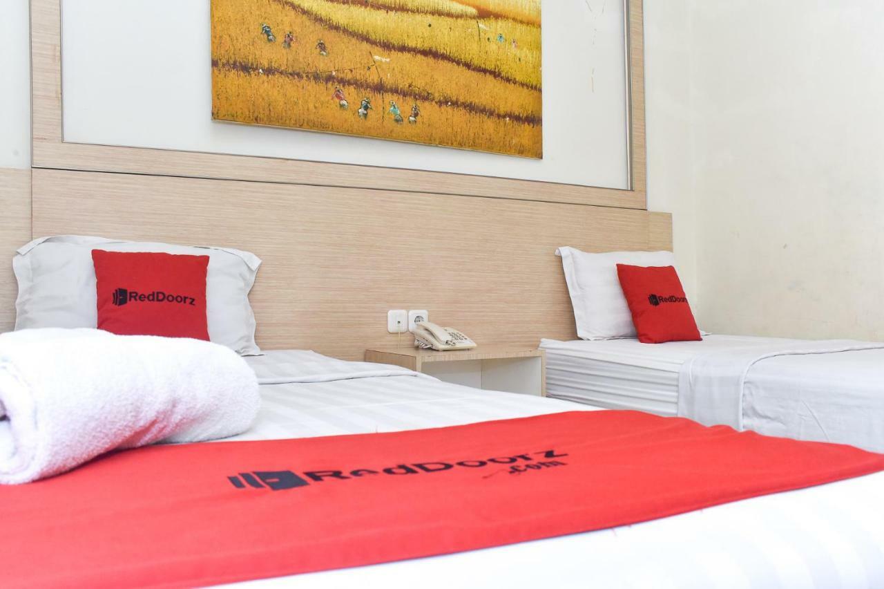 Reddoorz Plus Near Sultan Hasanuddin Airport Otel Makassar Dış mekan fotoğraf