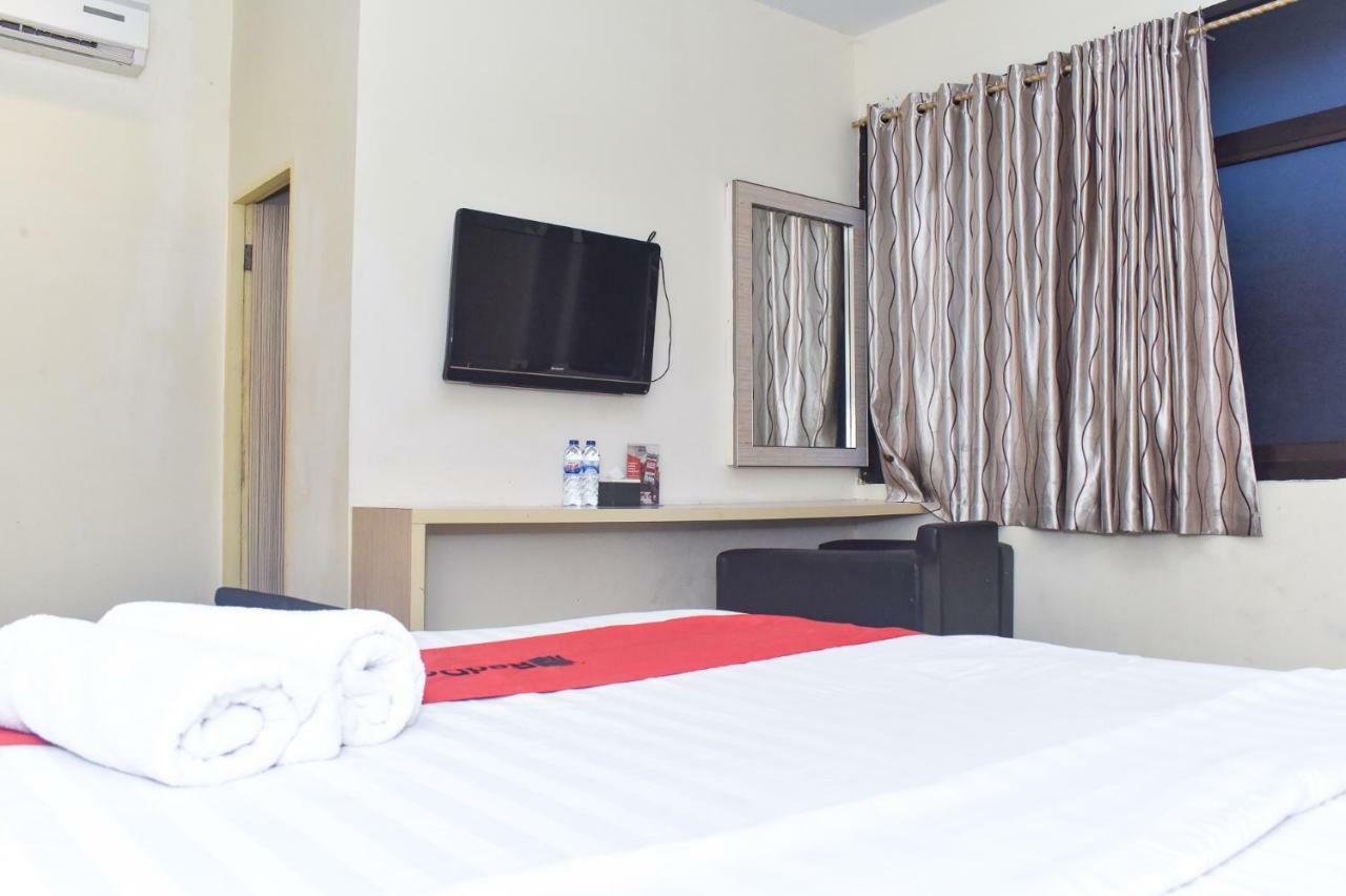 Reddoorz Plus Near Sultan Hasanuddin Airport Otel Makassar Dış mekan fotoğraf