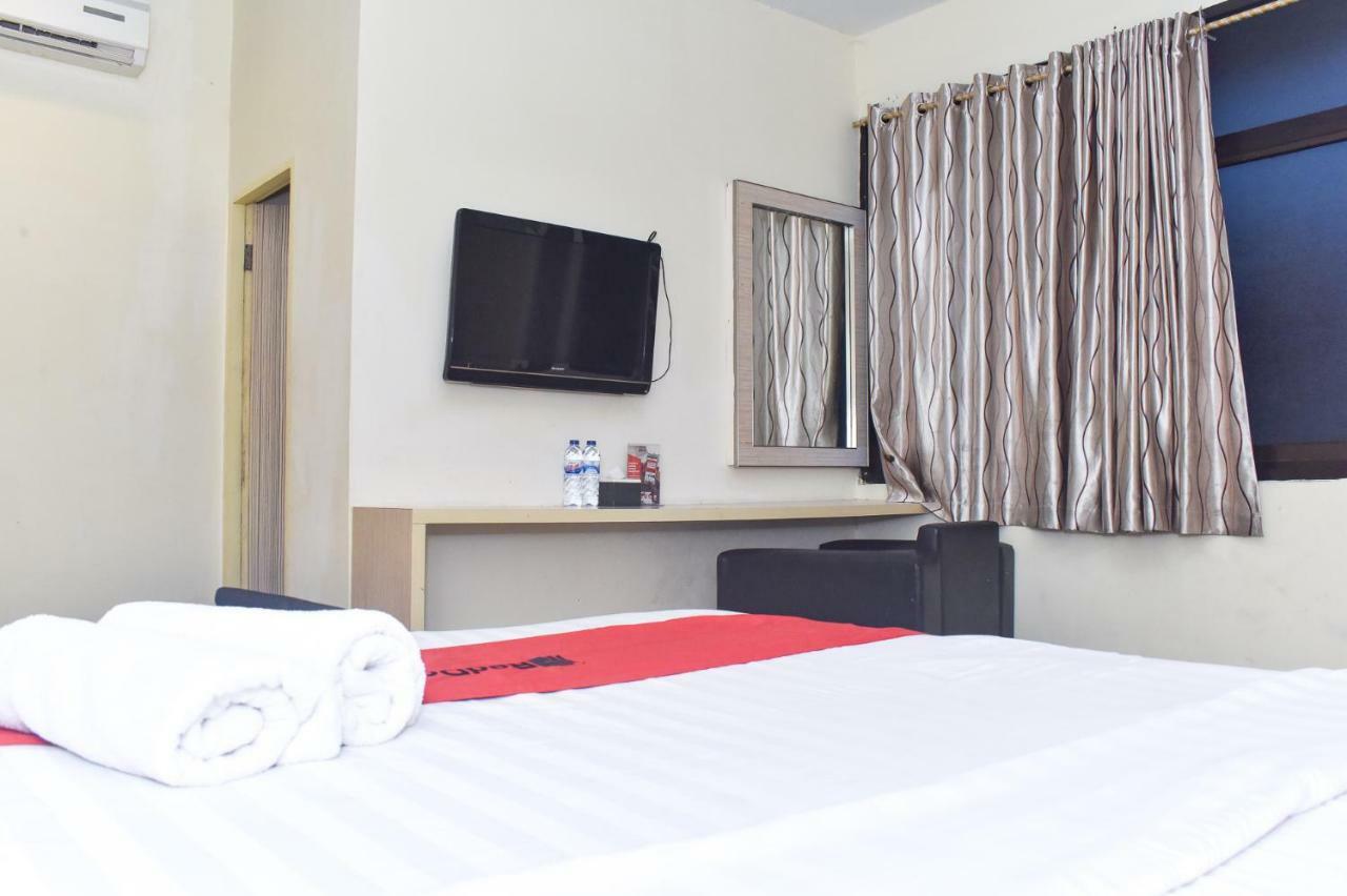Reddoorz Plus Near Sultan Hasanuddin Airport Makassar Dış mekan fotoğraf