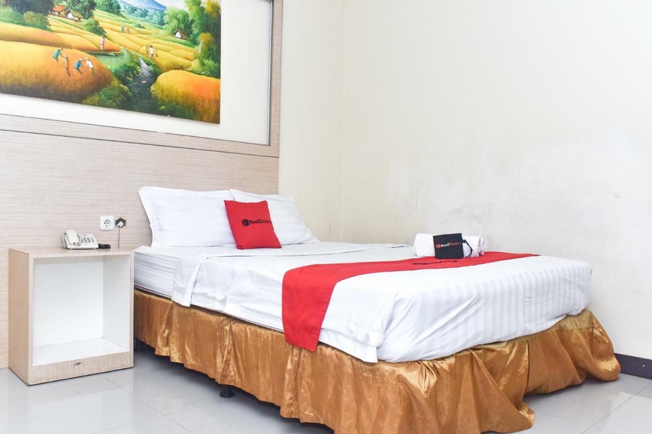 Reddoorz Plus Near Sultan Hasanuddin Airport Otel Makassar Dış mekan fotoğraf