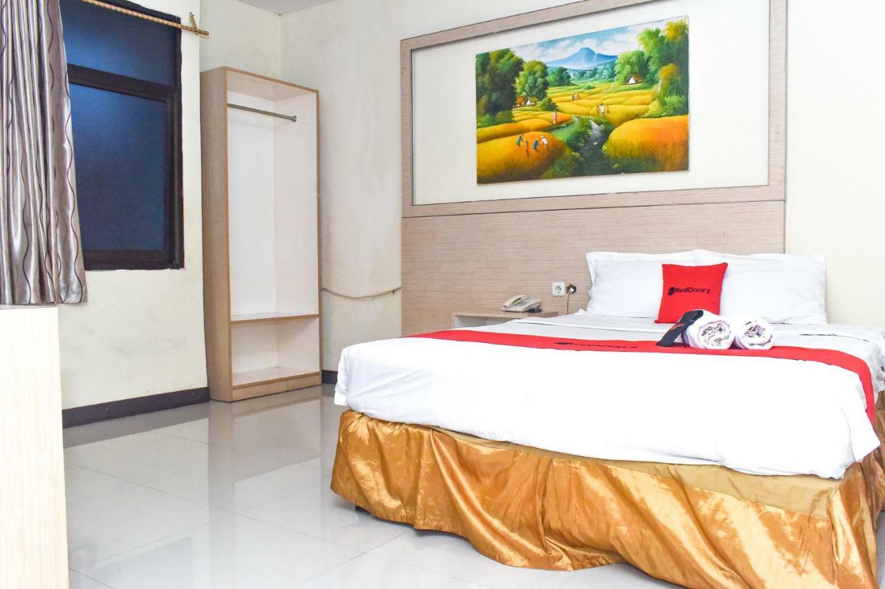 Reddoorz Plus Near Sultan Hasanuddin Airport Otel Makassar Dış mekan fotoğraf