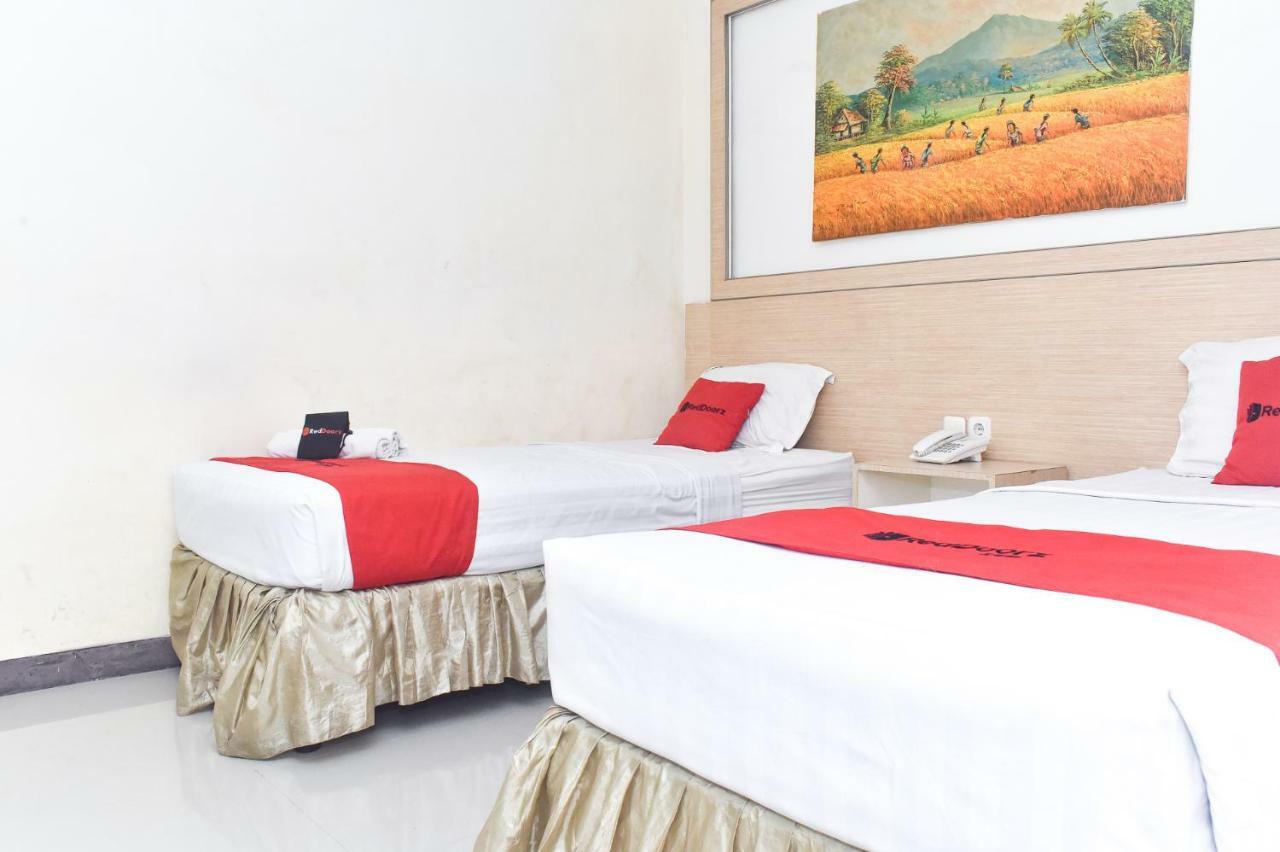 Reddoorz Plus Near Sultan Hasanuddin Airport Otel Makassar Dış mekan fotoğraf