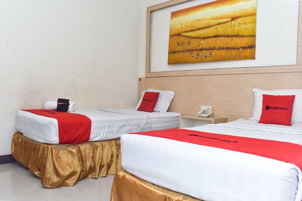 Reddoorz Plus Near Sultan Hasanuddin Airport Otel Makassar Dış mekan fotoğraf