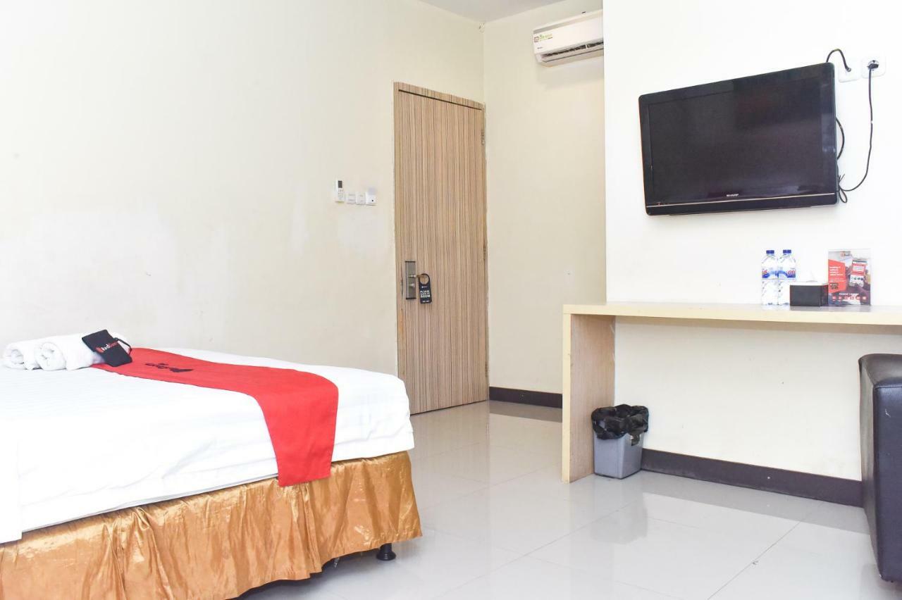 Reddoorz Plus Near Sultan Hasanuddin Airport Otel Makassar Dış mekan fotoğraf