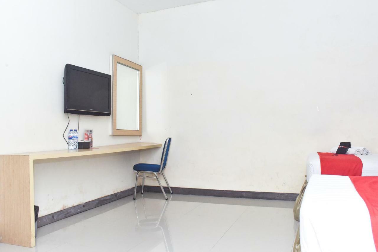 Reddoorz Plus Near Sultan Hasanuddin Airport Otel Makassar Dış mekan fotoğraf