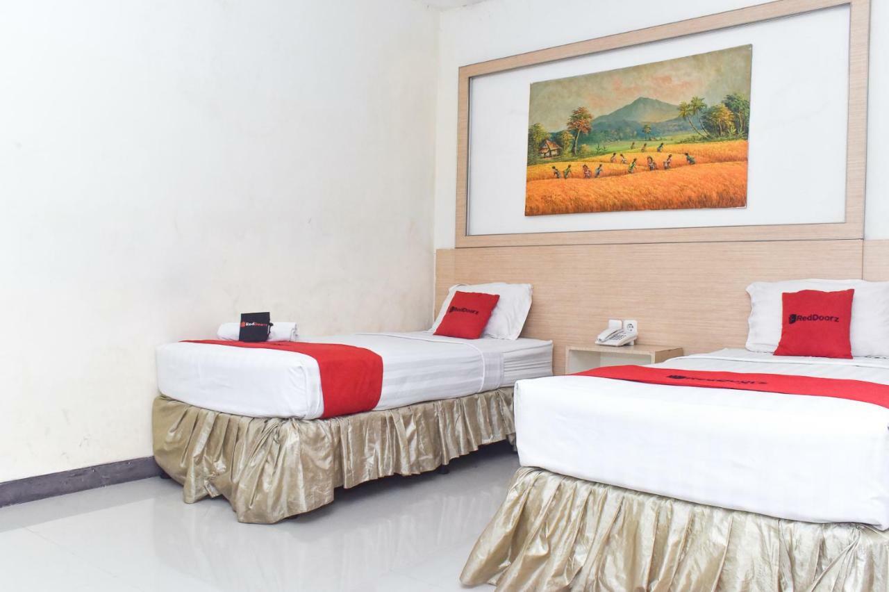 Reddoorz Plus Near Sultan Hasanuddin Airport Otel Makassar Dış mekan fotoğraf