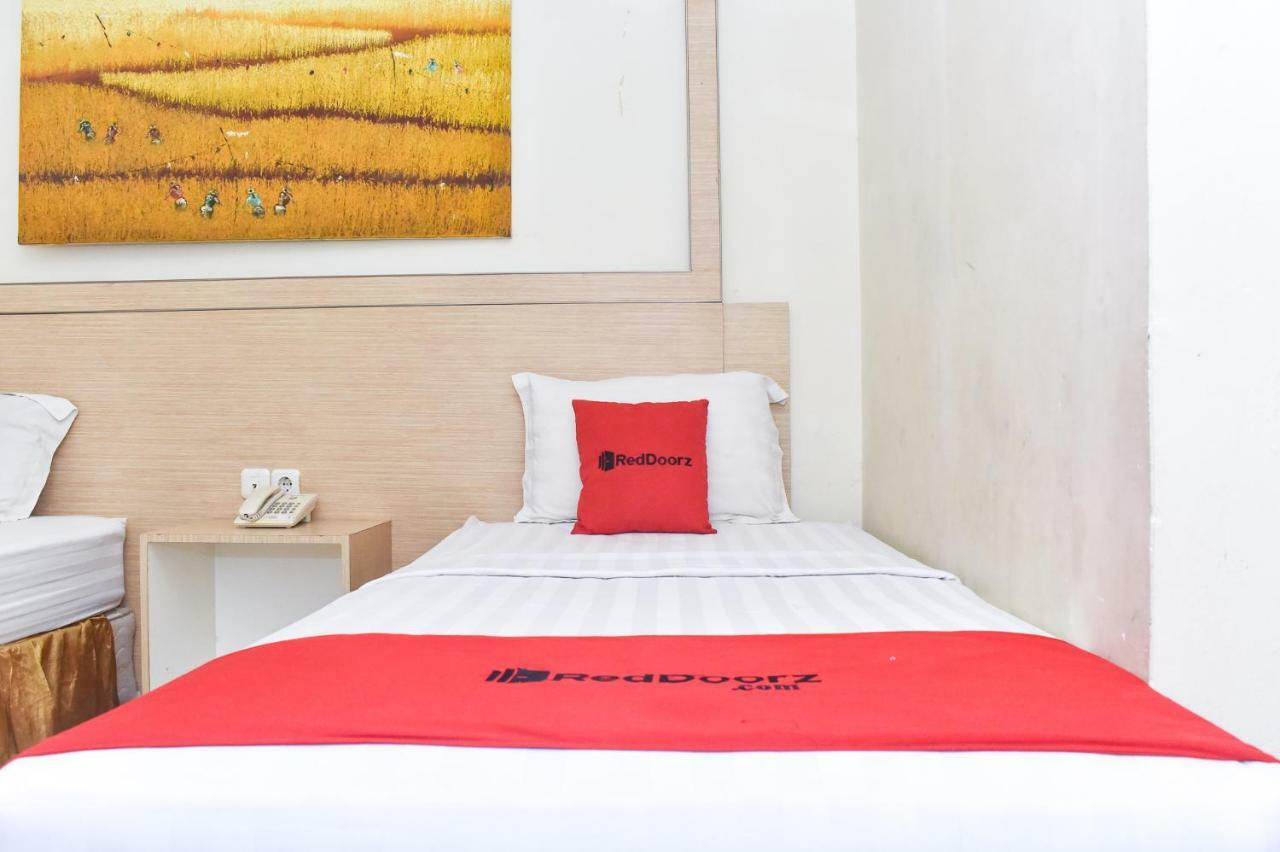 Reddoorz Plus Near Sultan Hasanuddin Airport Otel Makassar Dış mekan fotoğraf