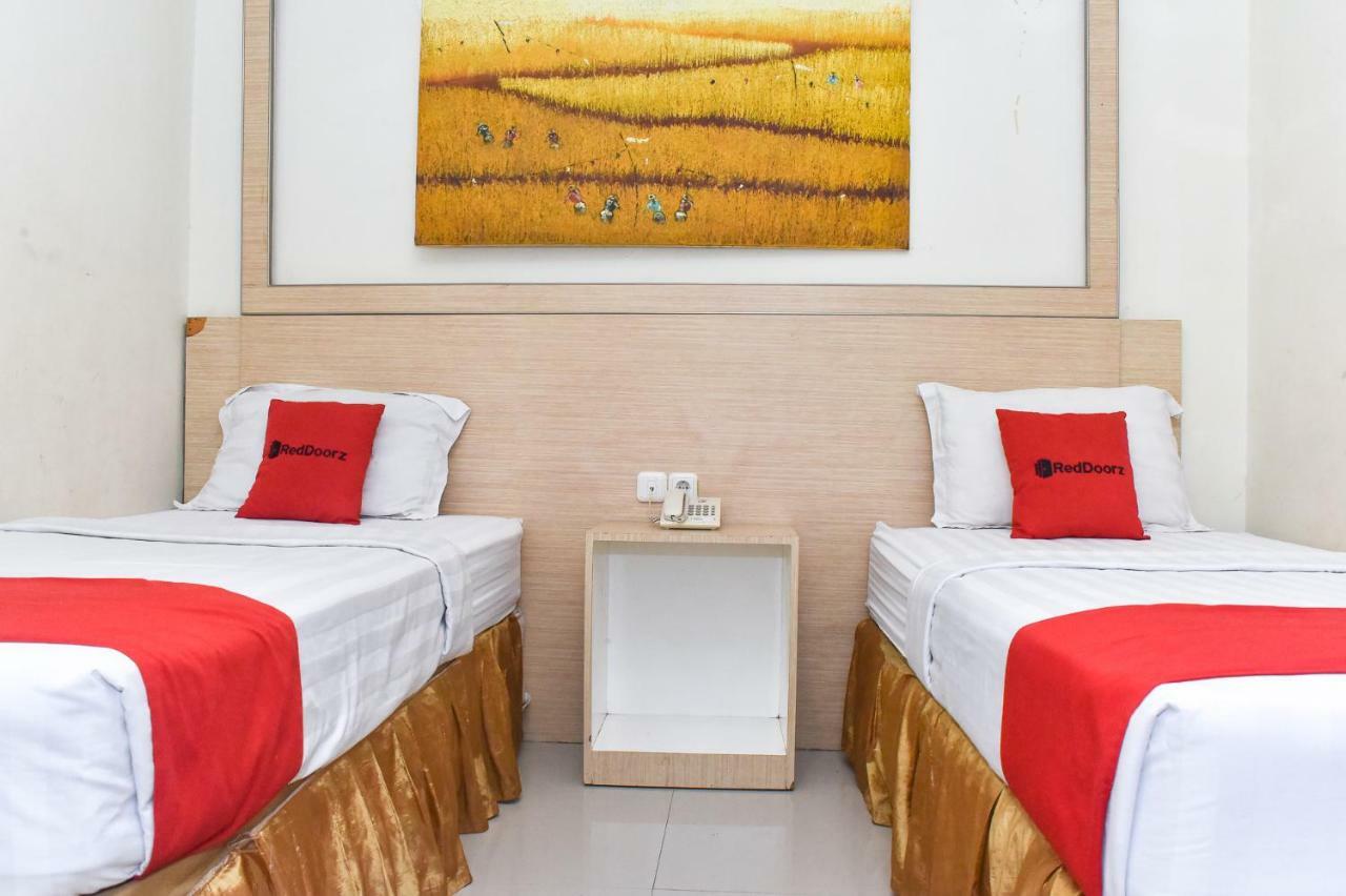 Reddoorz Plus Near Sultan Hasanuddin Airport Otel Makassar Dış mekan fotoğraf