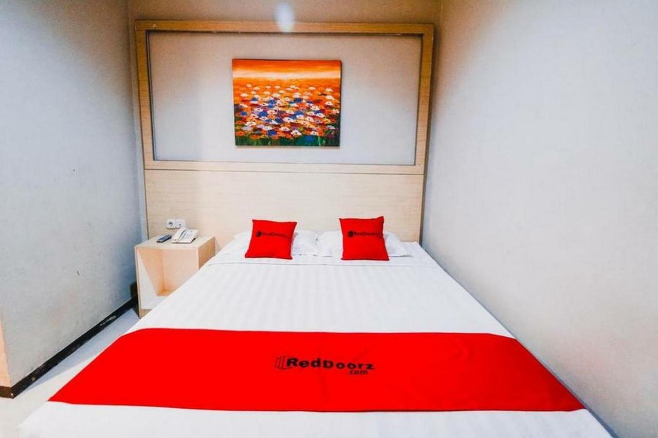 Reddoorz Plus Near Sultan Hasanuddin Airport Otel Makassar Dış mekan fotoğraf