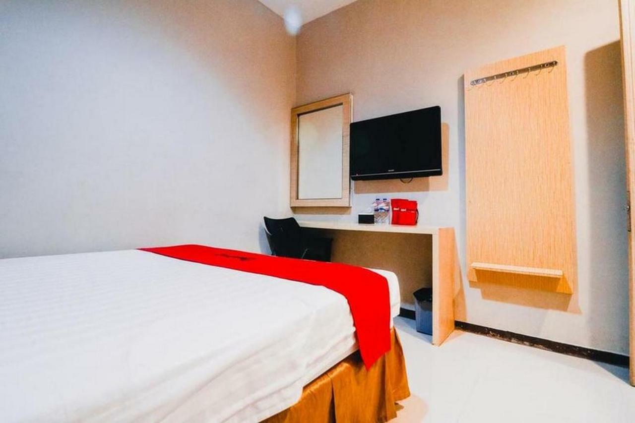 Reddoorz Plus Near Sultan Hasanuddin Airport Otel Makassar Dış mekan fotoğraf