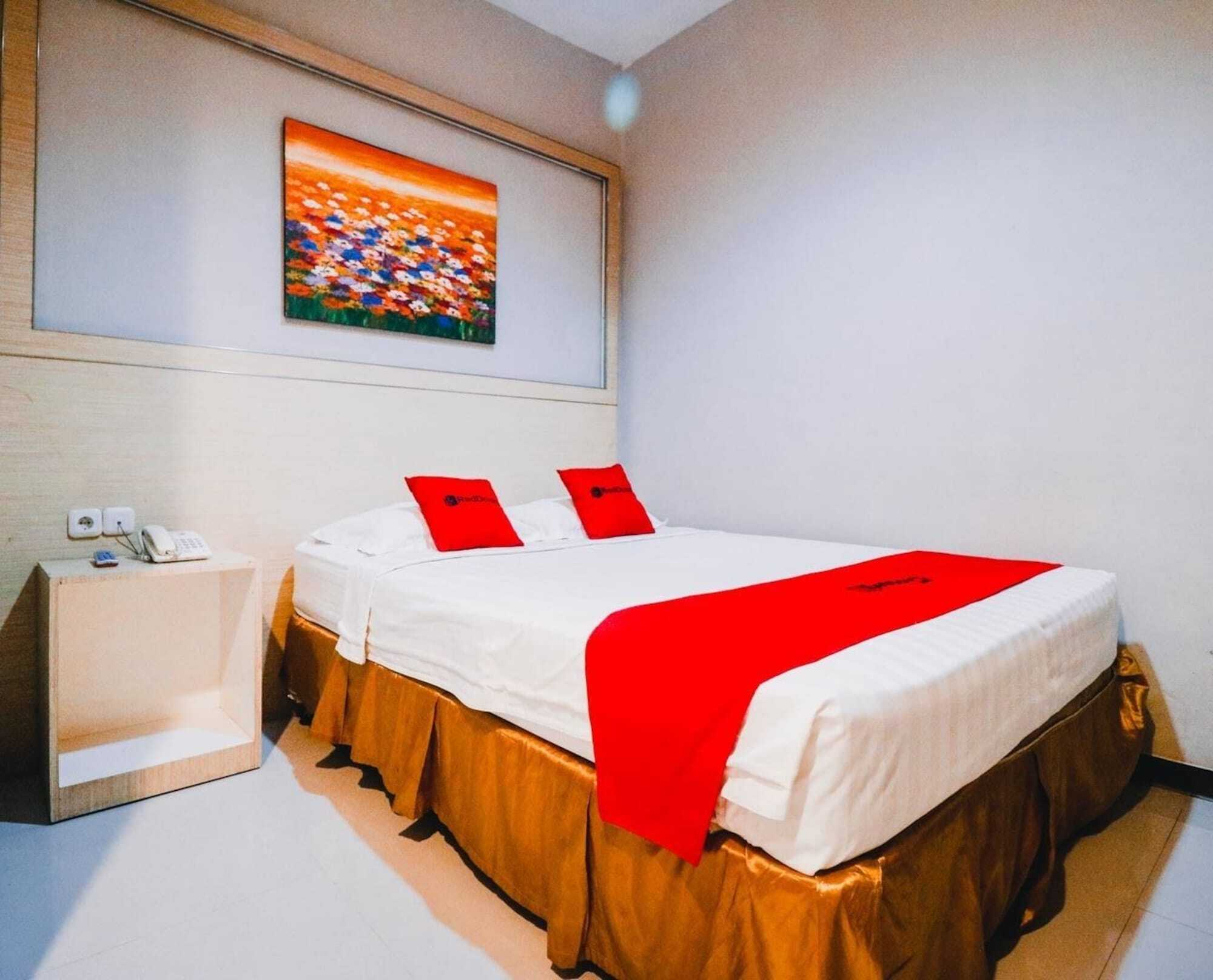 Reddoorz Plus Near Sultan Hasanuddin Airport Otel Makassar Dış mekan fotoğraf